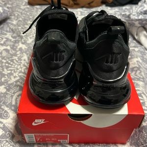 Big kids Nike Air Max 270